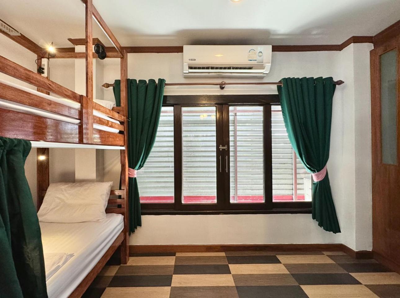 Propaganda Hostel パンガン島 部屋 写真